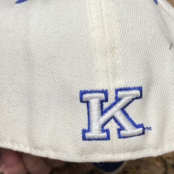 Nice University of KENTUCKY White Pro Fit Zephyr Baseball Hat K Size 7 1/4 - Picture 4 of 6
